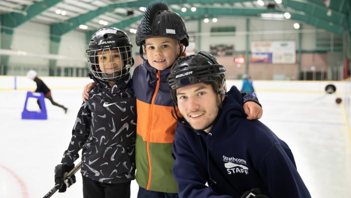 Skate shop staff on Arena 2 with kids