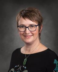 Headshot of Robyn Mawhinney.